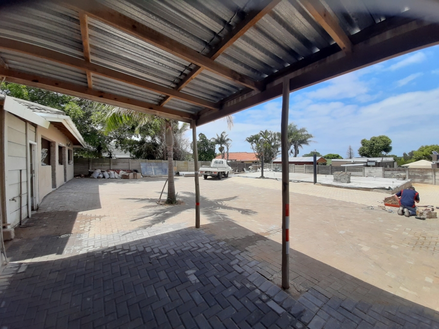 To Let commercial Property for Rent in Beacon Bay Eastern Cape